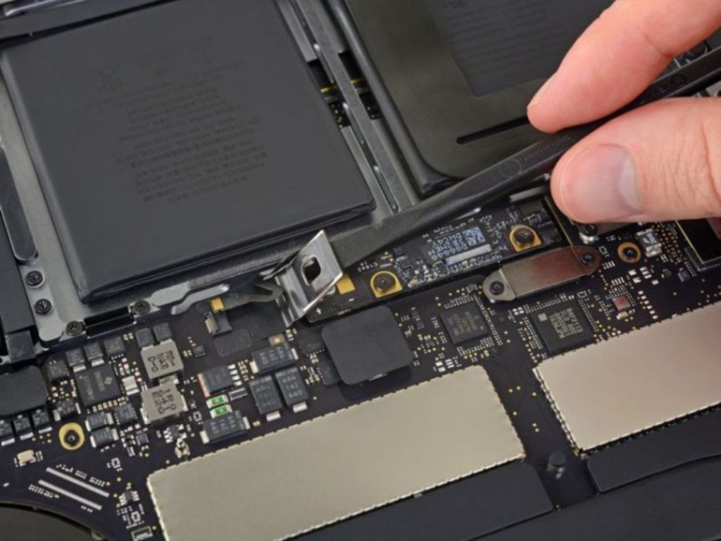 Sửa máy tính Macbook cẩn thận nhất Sài Gòn 