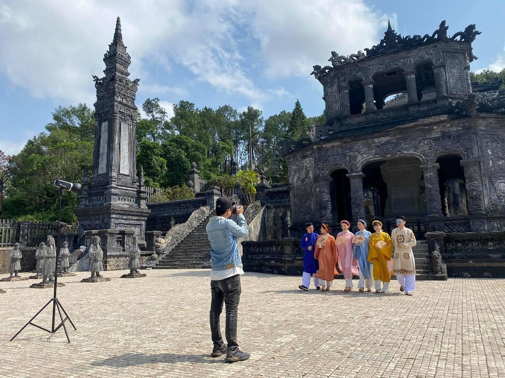 Hoa Nghiêm Bridal - Dịch vụ thuê thợ chụp ảnh bạn không nên bỏ qua tại Huế