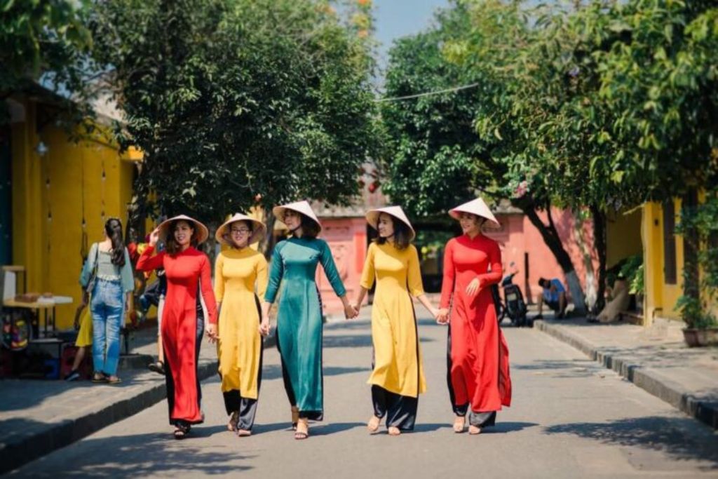 Mona Studio - dịch vụ chụp ảnh áo dài ở Hội An đẹp mê mẩn