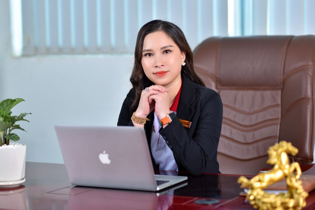 Studio Justin Nguyễn - địa chỉ chuyên cung cấp dịch vụ chụp ảnh doanh nhân chuyên nghiệp