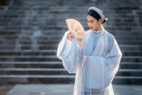 Giá dịch vụ thuê cổ phục chụp ảnh ở Huế bao nhiêu tiền