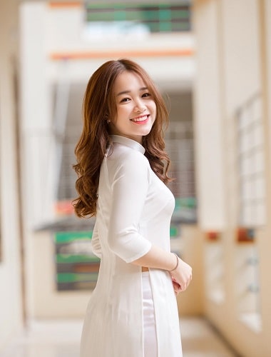 Cách tạo dáng chụp ảnh áo dài học sinh cực đơn giản