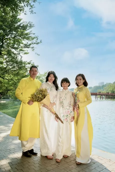 Chụp hình gia đình trong trang phục áo dài: Những điều cần biết