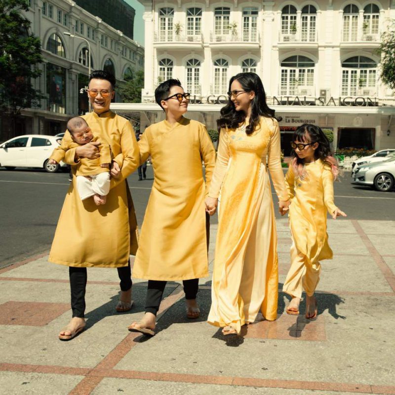 Chụp hình gia đình trong trang phục áo dài: Những điều cần biết