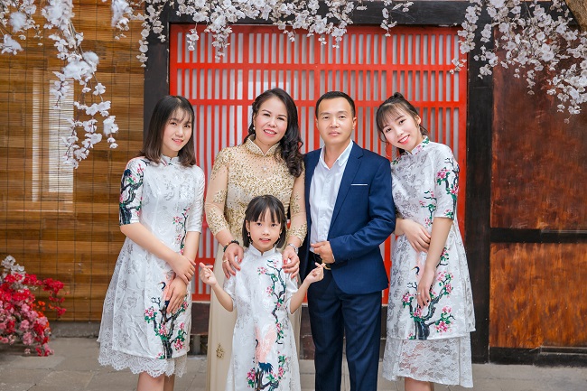 Chụp hình gia đình trong trang phục áo dài: Những điều cần biết