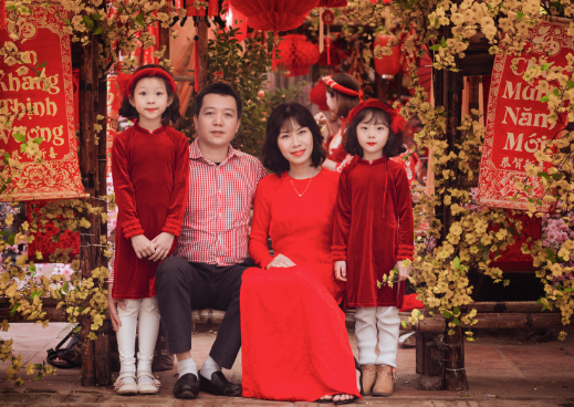 Chụp hình gia đình trong trang phục áo dài: Những điều cần biết
