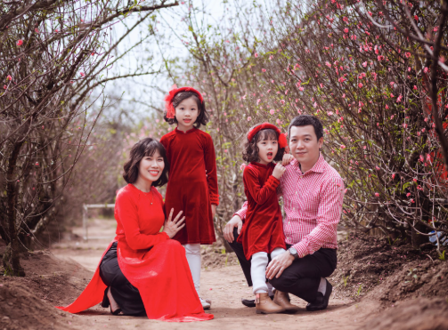 Chụp hình gia đình trong trang phục áo dài: Những điều cần biết
