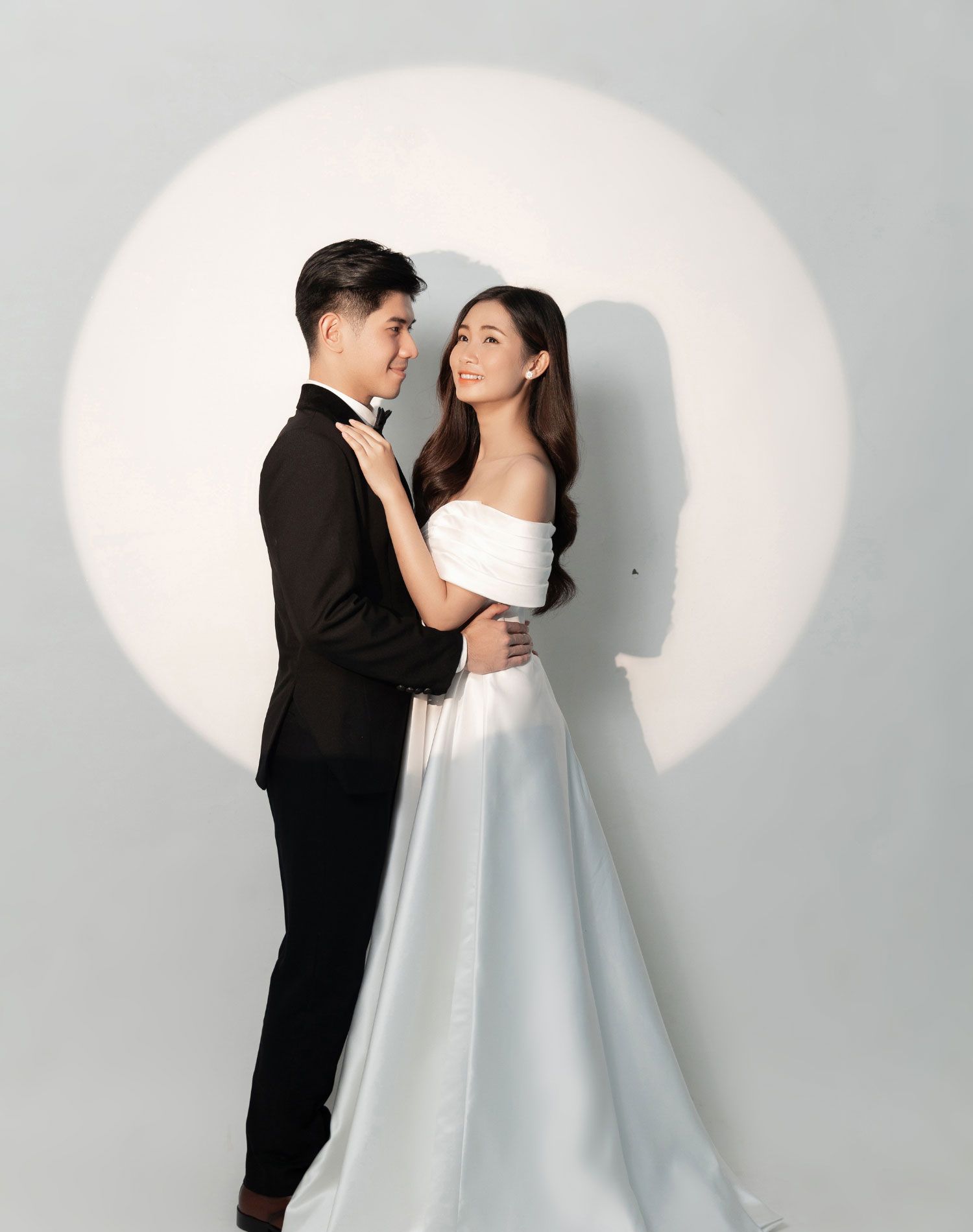 Giải đáp: Chụp hình cưới có nên đeo vàng không? Giải đáp: Chụp hình cưới có nên đeo vàng không?