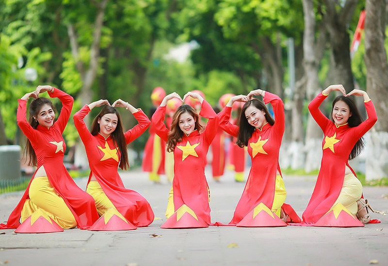 Dịp lễ A80 nên chọn studio chụp ảnh áo dài Quốc khánh 2/9 tại Hà Nội nào?