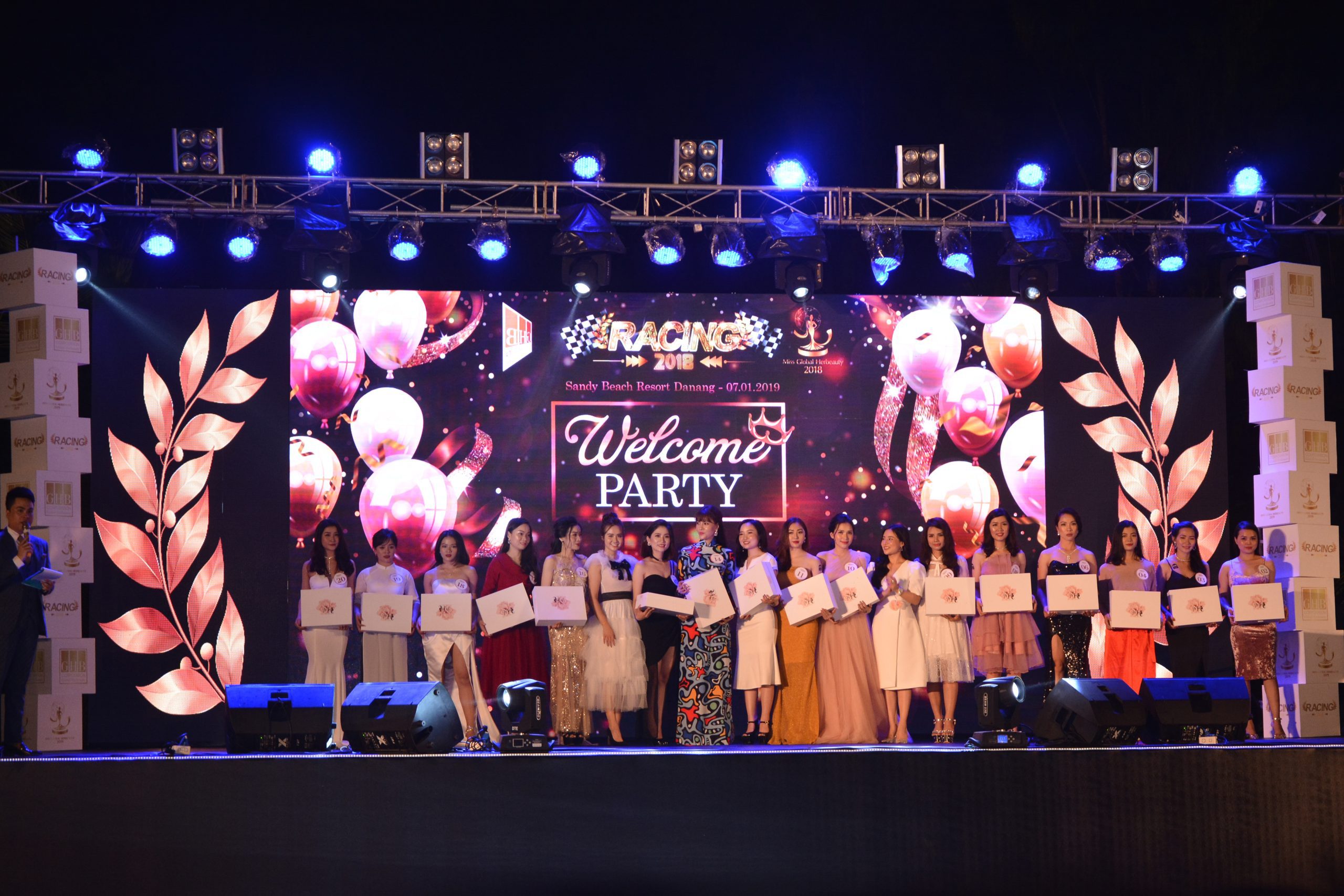 Year End Party tại Đà Nẵng sôi động trong không gian cuối năm Year End Party tại Đà Nẵng sôi động trong không gian cuối năm