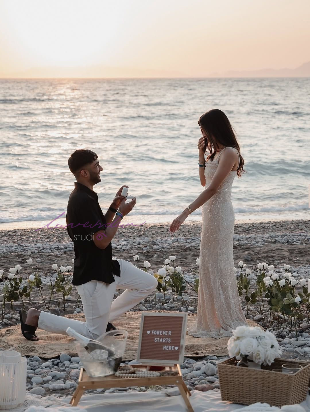 Khi nào nên thuê dịch vụ trang trí cầu hôn thay vì tự chuẩn bị?