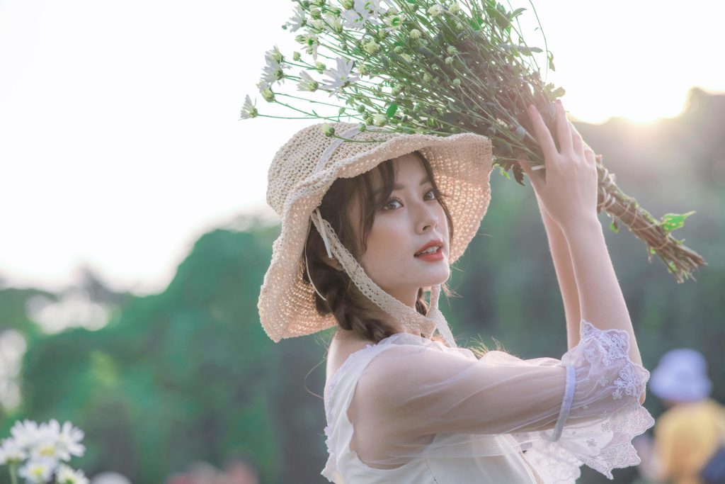 Hướng dẫn chi tiết cách chụp ảnh chân dung ngoại cảnh bằng điện thoại vẫn đẹp xuất sắc Hướng dẫn chi tiết cách chụp ảnh chân dung ngoại cảnh bằng điện thoại vẫn đẹp xuất sắc