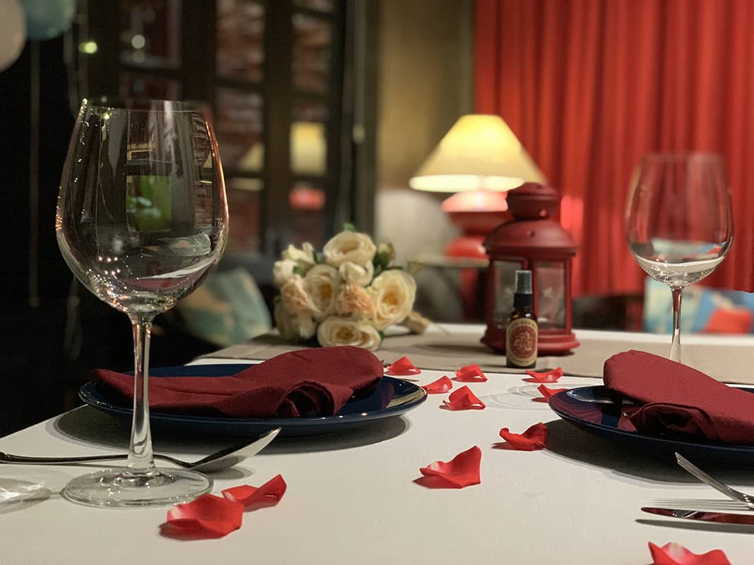 Trang trí cầu hôn trong phòng khách – Ý tưởng lãng mạn cho cặp đôi Trang trí cầu hôn trong phòng khách – Ý tưởng lãng mạn cho cặp đôi