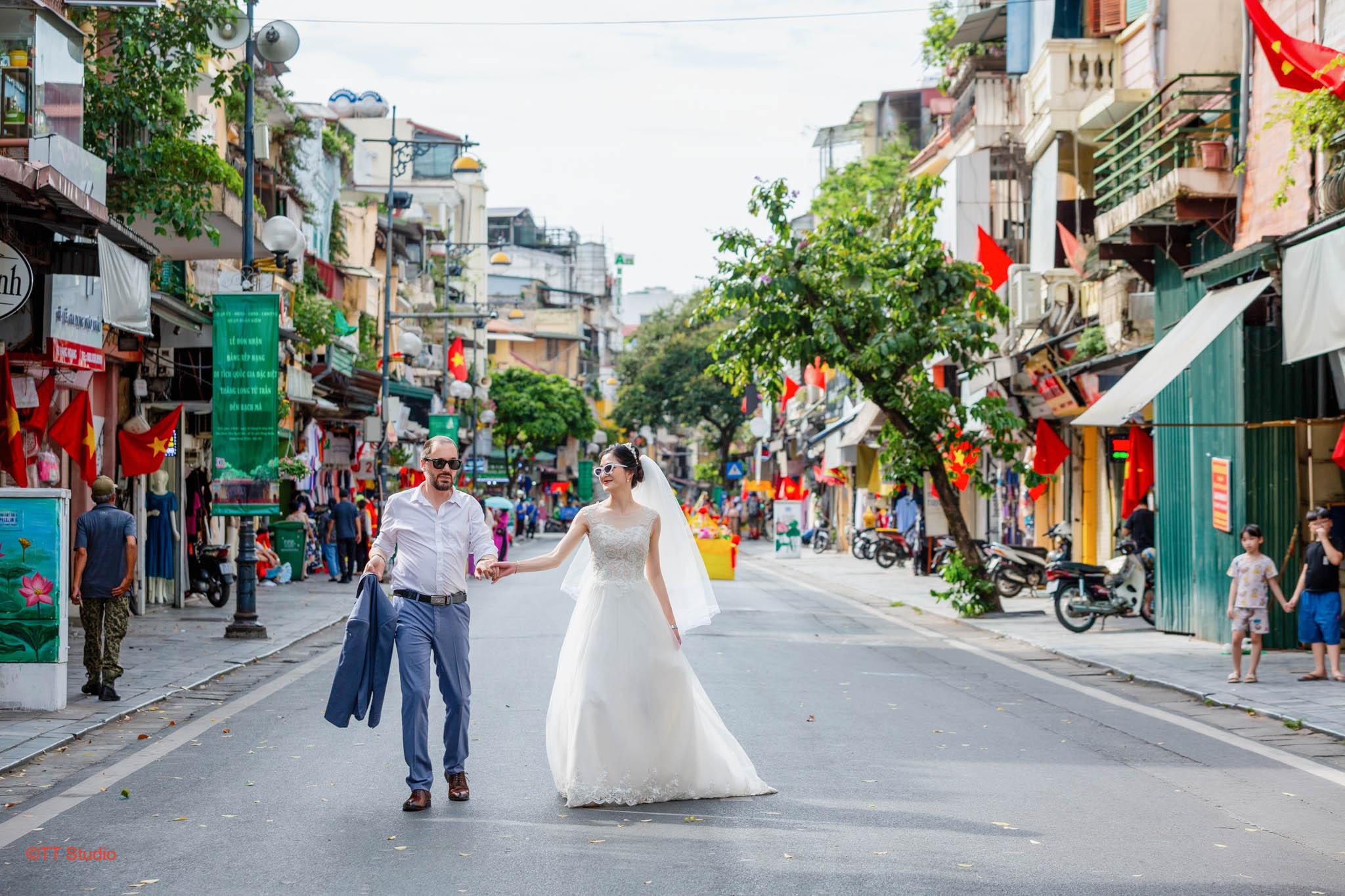 Gợi ý địa điểm chụp ảnh kỷ niệm ngày cưới 2026 ở Hà Nội Gợi ý địa điểm chụp ảnh kỷ niệm ngày cưới 2026 ở Hà Nội