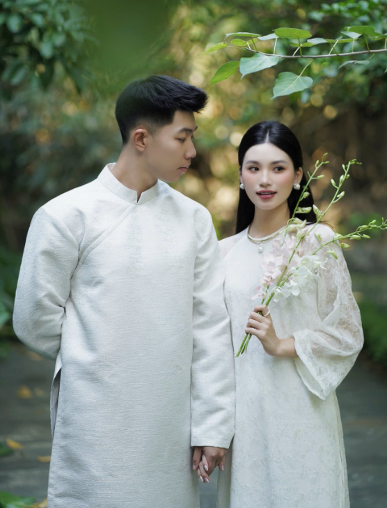 Chụp ảnh couple áo dài 2026 – Phong cách lãng mạn và nghệ thuật