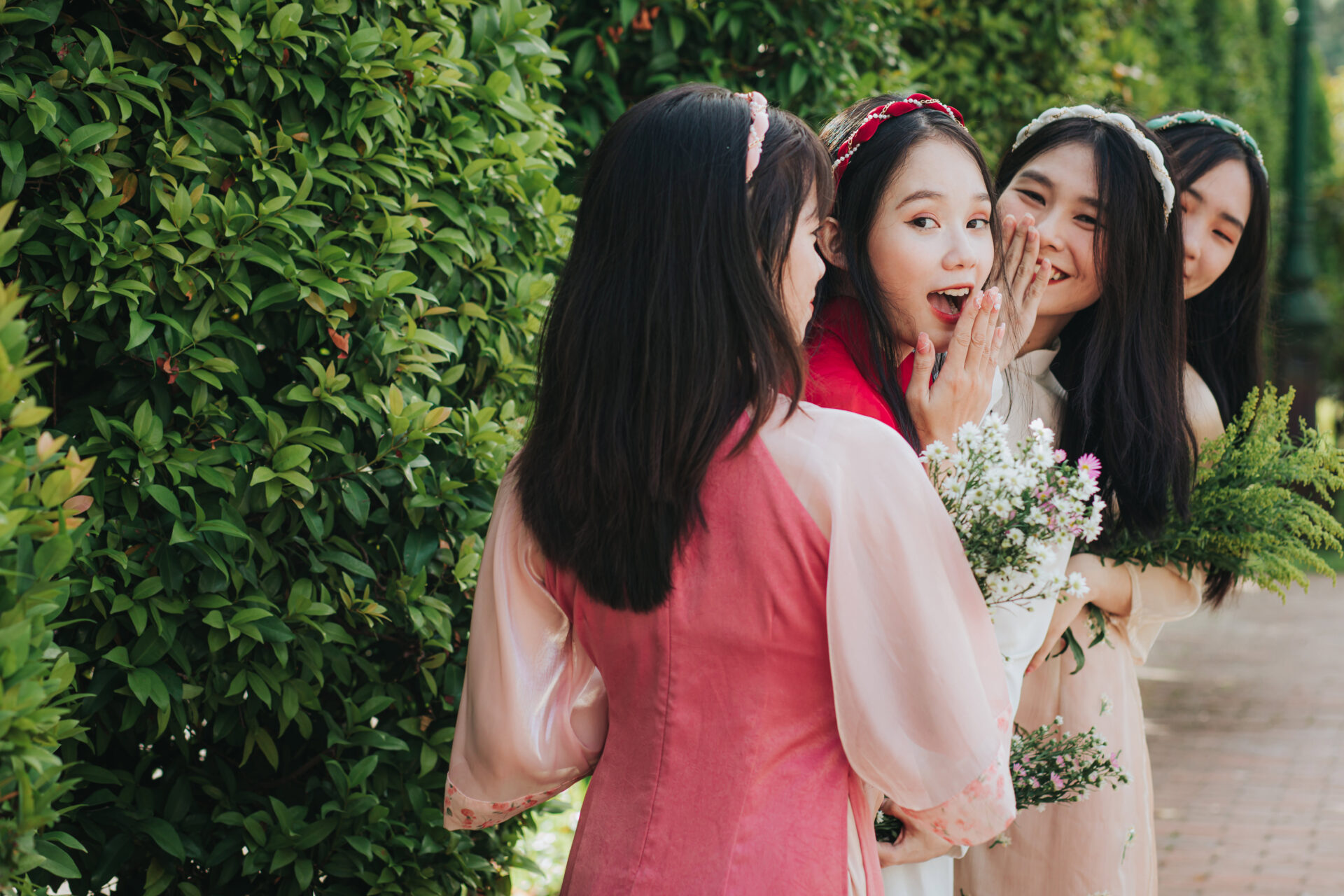 Cách tạo dáng chụp ảnh áo dài nhóm đẹp (3)